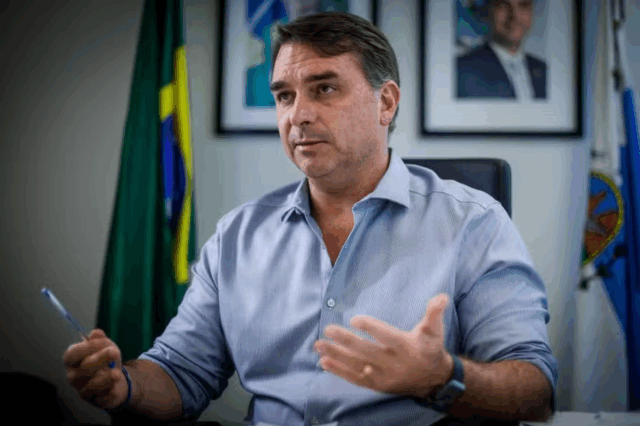 Un hijo de Bolsonaro acusa al fiscal general de alucinaciones por consumir altas dosis de Diazepam