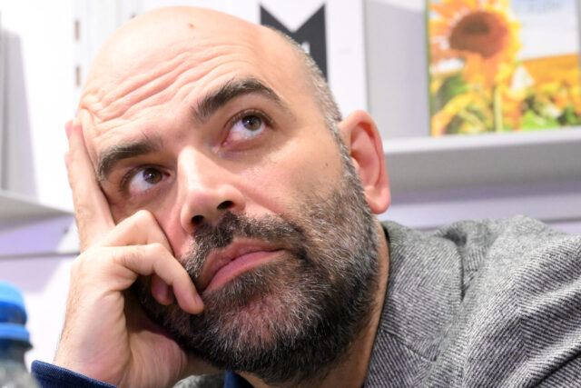Escritor Roberto Saviano logró condena de dos mafiosos que lo amenazaron