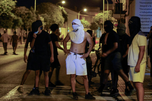 España en guardia ante el riesgo de que los disturbios se extiendan
