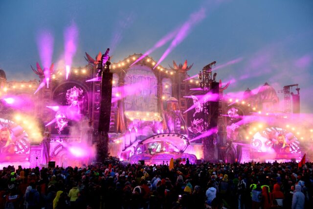 ¿Se mantiene la edición de 2025 de Tomorrowland?: lo que se sabe sobre el incendio del escenario
