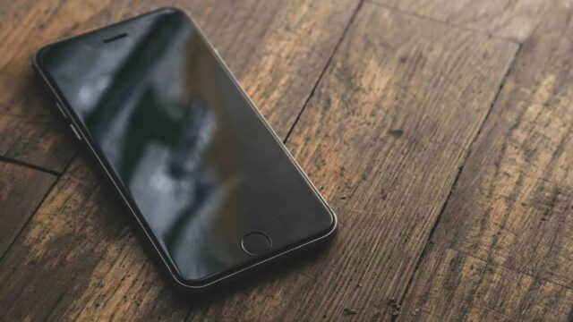 Cuatro formas de quitar los rayones de la pantalla del celular