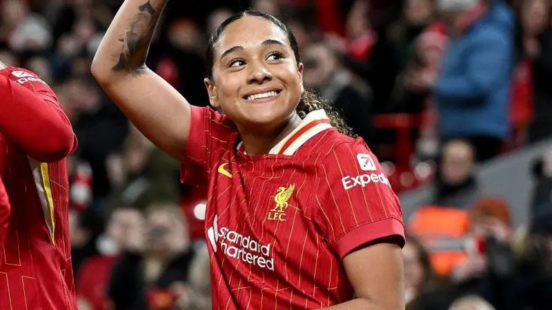 Quién es Olivia Smith, la futbolista "más cara" de la historia (y cómo se compara su récord con los de los futbolistas masculinos)