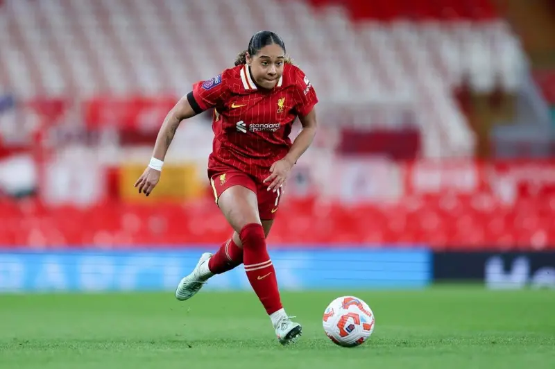 Quién es Olivia Smith, la futbolista "más cara" de la historia (y cómo se compara su récord con los de los futbolistas masculinos)