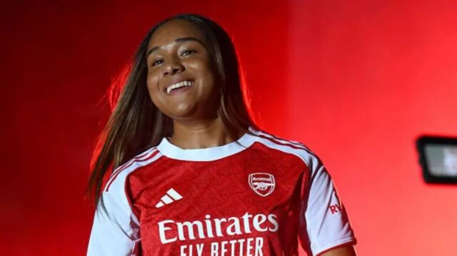 Quién es Olivia Smith, la futbolista "más cara" de la historia (y cómo se compara su récord con los de los futbolistas masculinos)