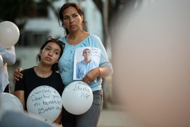 Mujeres familiares de jóvenes presos políticos piden reunión con Tarek William Saab