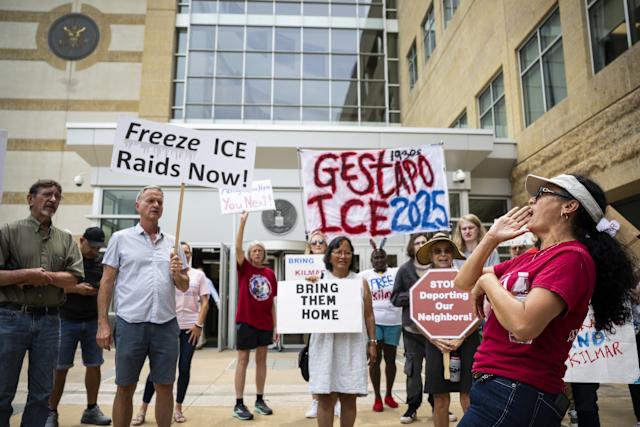 Grupos latinos piden al Congreso frenar acceso del ICE a datos médicos de millones de personas