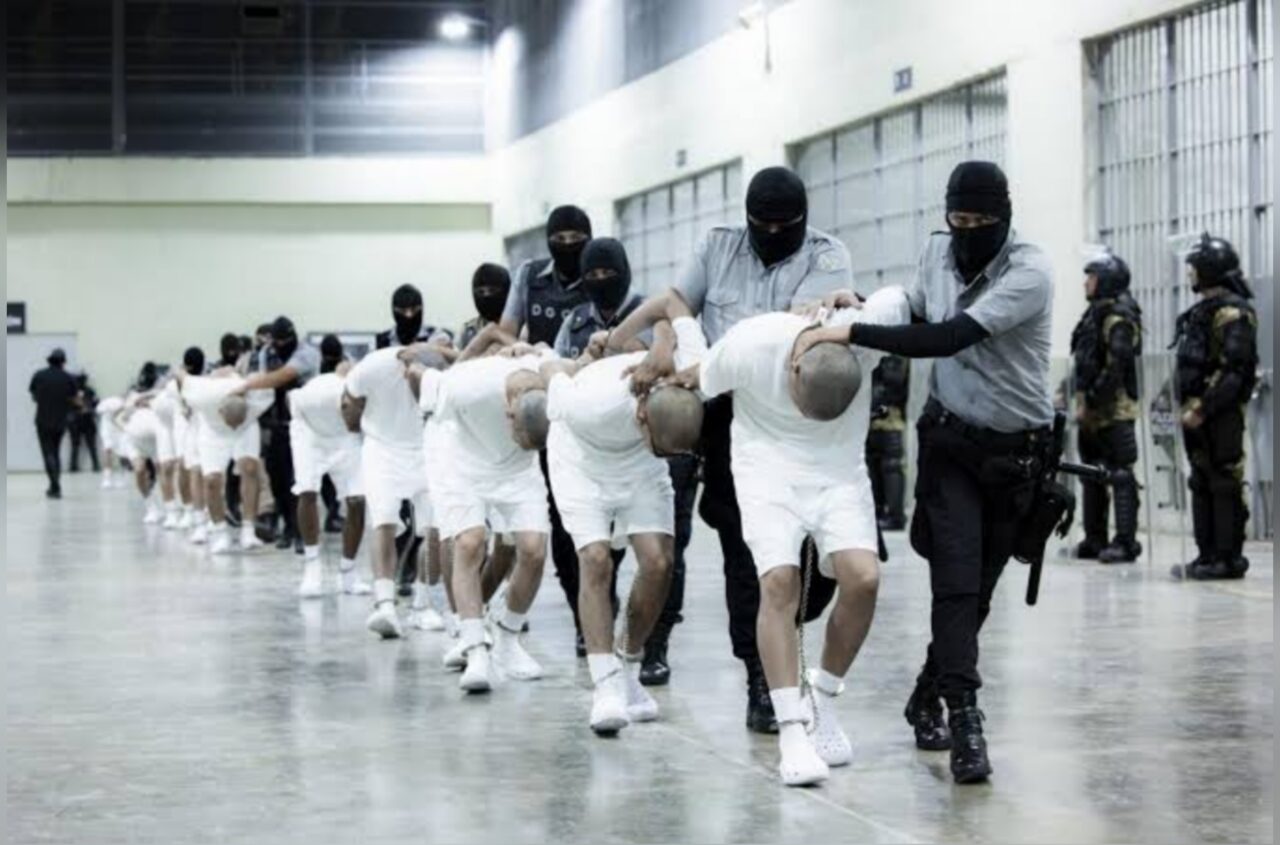 Venezolanos detenidos en Cecot