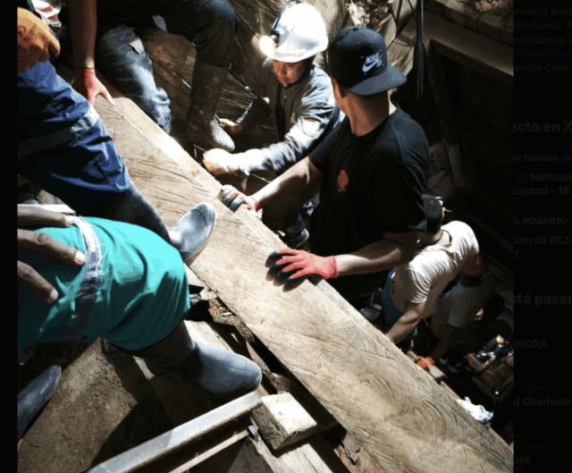 Rescatan a 18 trabajadores atrapados en una mina de oro en Colombia