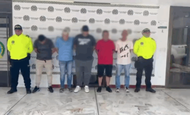 Autoridades de Colombia capturaron a integrantes de banda que falsificaba dólares