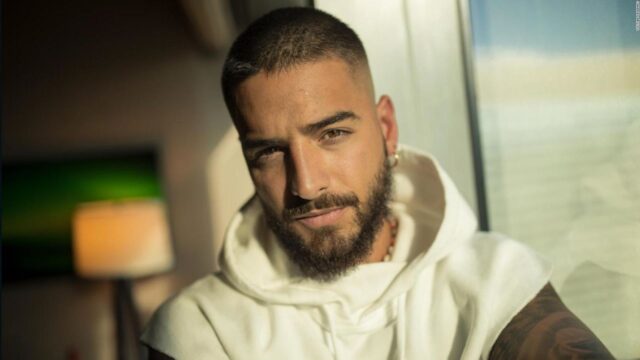 Maluma elogia en un concierto la gestión de Bukele