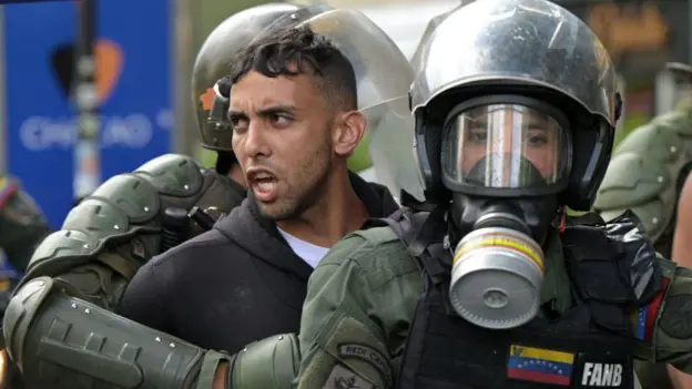 "A perverse dynamic rotating door": The complaints of new arrests in Venezuela after the release of a group of prisoners