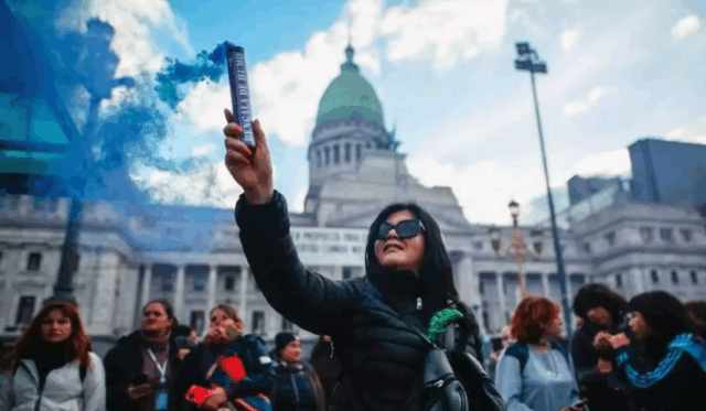 Por qué no hay que desmantelar los ministerios de las Mujeres