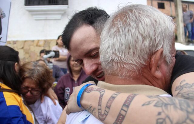 Venezuelans who were imprisoned in El Salvador are reunited with their families