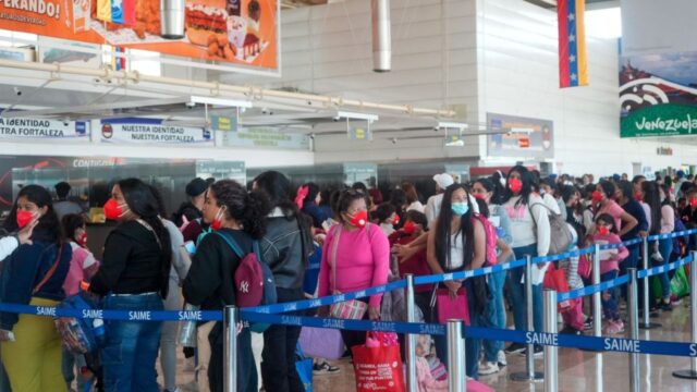 They arrive in Venezuela 319 migrants on a repatriation flight from Mexico