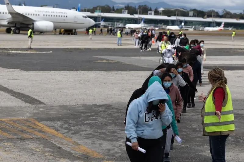 "Desde el primer momento ha sido una historia de deportaciones": el complejo pasado (y presente) de la inmigración en EE.UU.