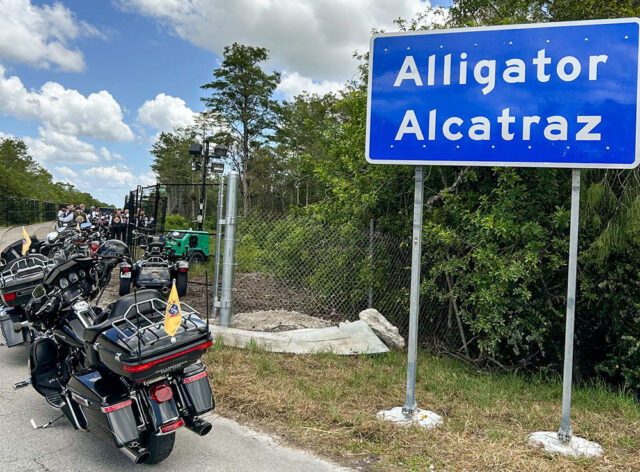 Comenzaron los vuelos de deportación de migrantes desde Alligator Alcatraz
