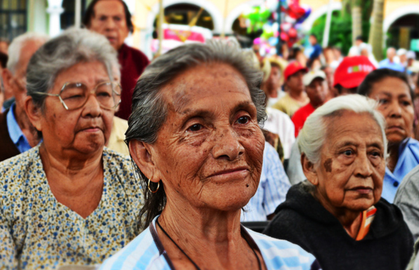 Cuando envejecer cuesta más si eres mujer: la crisis del cuidado en Venezuela
