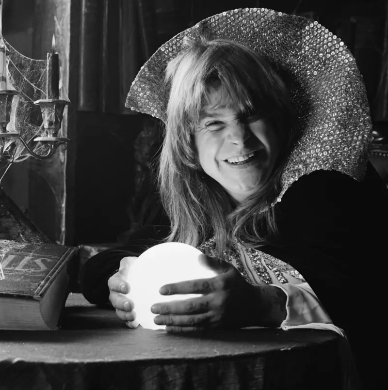 Osbourne hizo honor a su imagen de hombre más salvaje del rock, aficionado a las ciencias ocultas. Getty Images