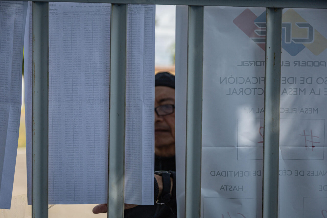 El ente electoral dice que ya abrió el 98 % de las mesas de votación en Venezuela