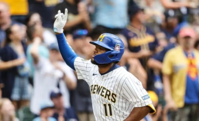 Jackson Chourio extendió su racha de hits a 20 juegos