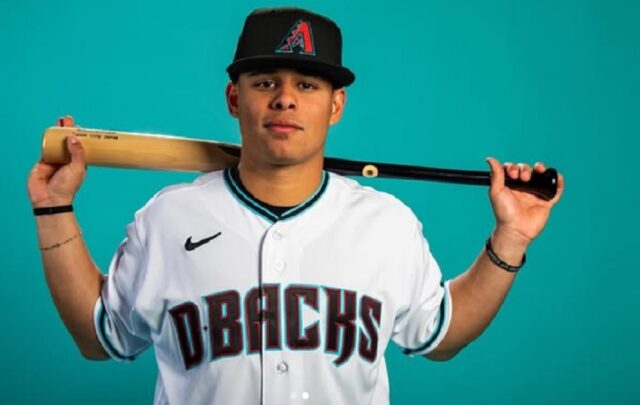 Tiburones de La Guaira reciben al prospecto Jorge Luis Barrosa