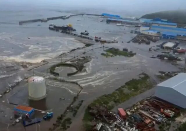 Empiezan a levantar alertas por tsunami producido por un terremoto en el Pacífico, que generó avisos para Colombia, Perú, Ecuador, Chile, Japón, EE.UU. y Rusia Empiezan a levantar alertas por tsunami producido por un terremoto en el Pacífico, que generó avisos para Colombia, Perú, Ecuador, Chile, Japón, EE.UU. y Rusia