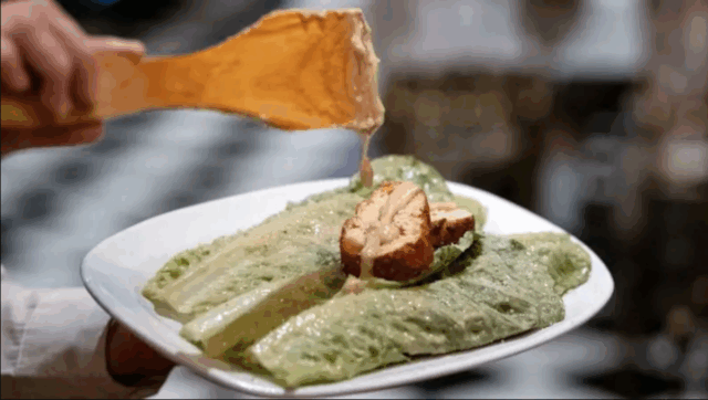 Cómo se creó la ensalada César en la frontera entre México y Estados Unidos (y por qué es un símbolo de la globalización)