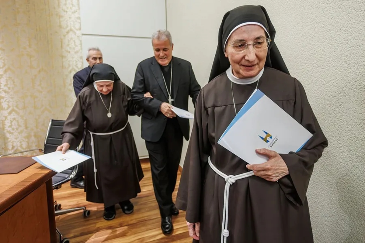 Justicia ordena a monjas españolas excomulgadas a desalojar el convento