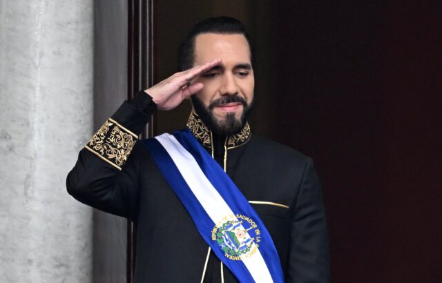 ONG denuncian un "golpe" a la democracia en El Salvador por reelección indefinida