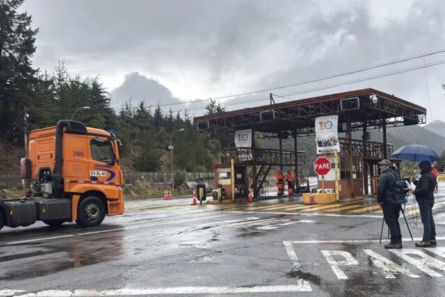 Chile pendiente del rescate de cinco mineros, que afrontan horas críticas