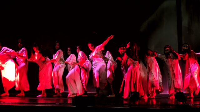 La Fura dels Baus despertó todos los sentidos con Carmina Burana
