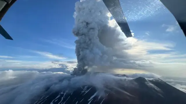Entró en erupción un segundo volcán en Rusia tras el terremoto de magnitud 8,8