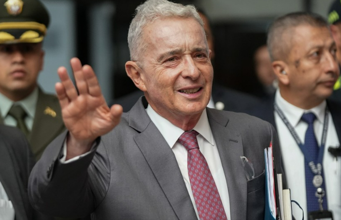 CNE colombiano abre indagación preliminar contra una inscripción inexistente del expresidente Álvaro Uribe