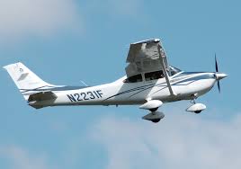 Rescataron con vida a un piloto tras caída de avioneta en Carolina del Norte