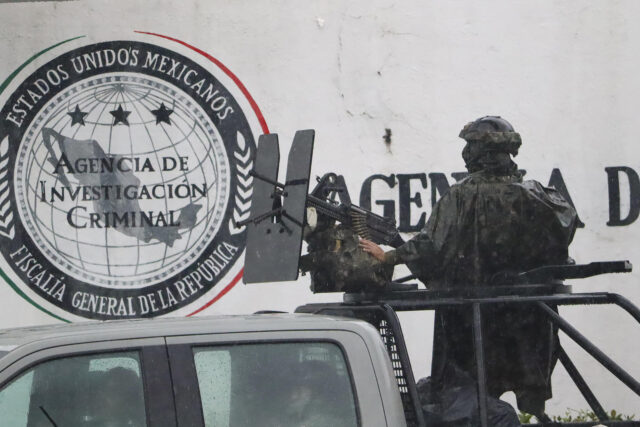 Detuvieron al principal organizador de caravana de migrantes en el sur de México