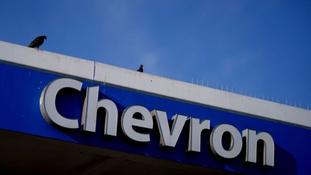 Tres petroleros fletados por Chevron navegan rumbo a Venezuela para reanudar las exportaciones