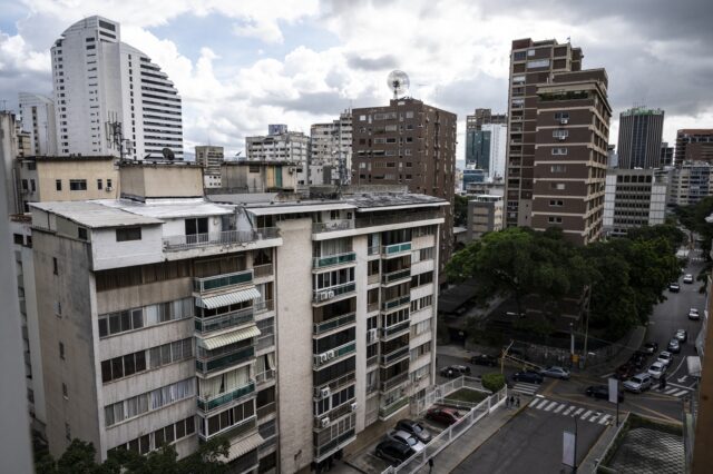 La mitad de los condominios en Venezuela está en riesgo de colapso por morosidad