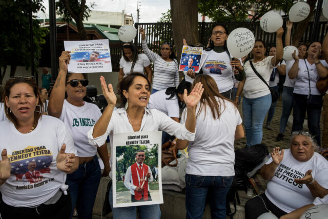 Oposición rechaza agresión contra familiares de presos políticos frente al TSJ