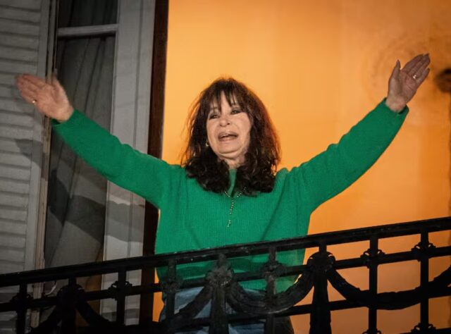 Cristina Kirchner pidió a la Corte que le quiten la tobillera y le permitan visitas irrestrictas