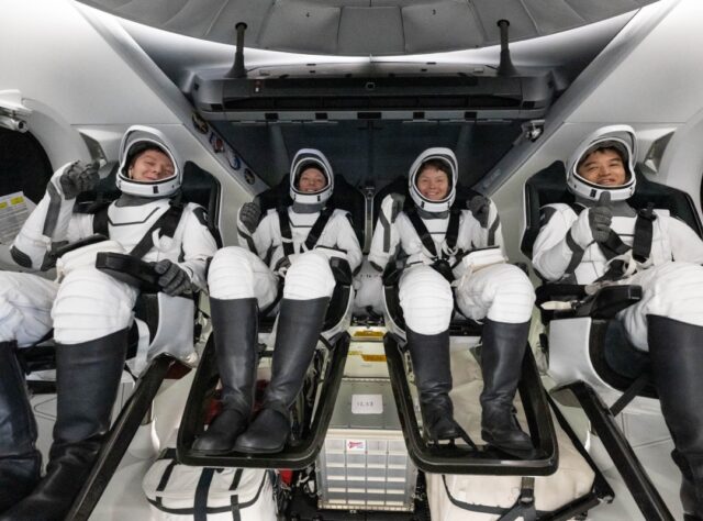 SpaceX culmina misión con exitoso retorno a Tierra de cuatro astronautas