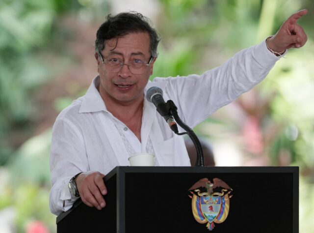 Petro: "Trump ya está diciendo que manda sus aviones a bombardear y nos toca pensar qué vamos a hacer"