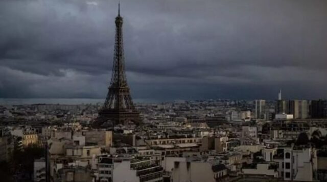 París afronta el dilema del aire acondicionado contra el calor