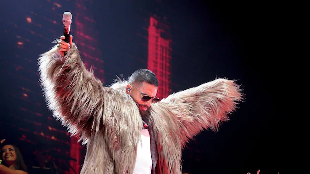 Maluma interrumpió su concierto en México para cuestionar a una madre que llevó a su bebé