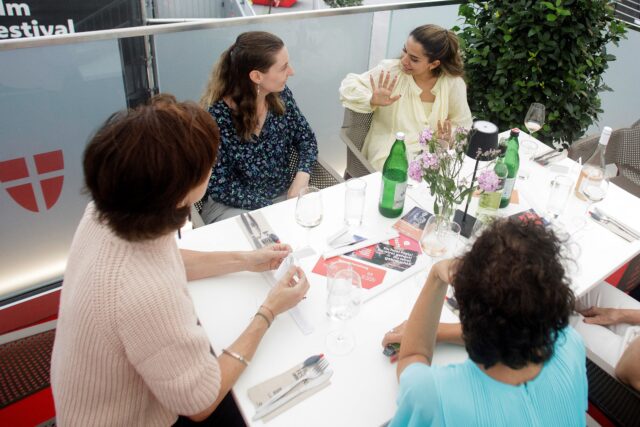 Cenar con desconocidos en Austria para combatir la polarización