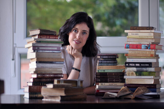 Irene Vallejo: La literatura sobrevive porque el ser humano está sediento de historias