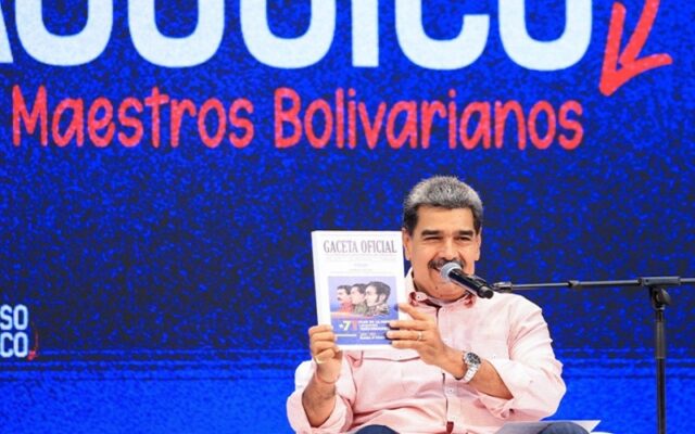 Maduro propone sustituir sindicatos por movimientos controlados por el oficialismo