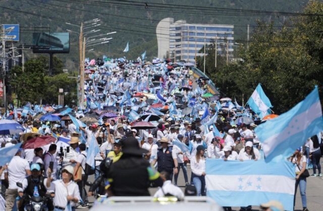 Caminata por la paz en Honduras: No al zelayismo