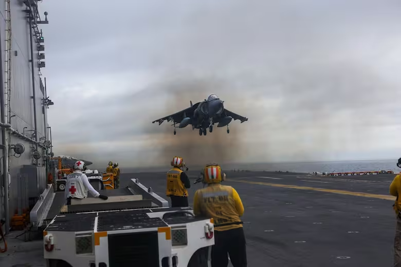 Así es el arsenal completo de barcos de guerra, submarinos y aviones que EE UU está desplegando cerca de Venezuela