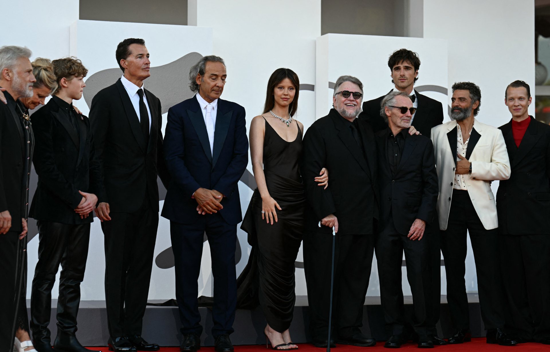 Elenco de Frankenstein en festival de Venecia 2025. Foto: AFP