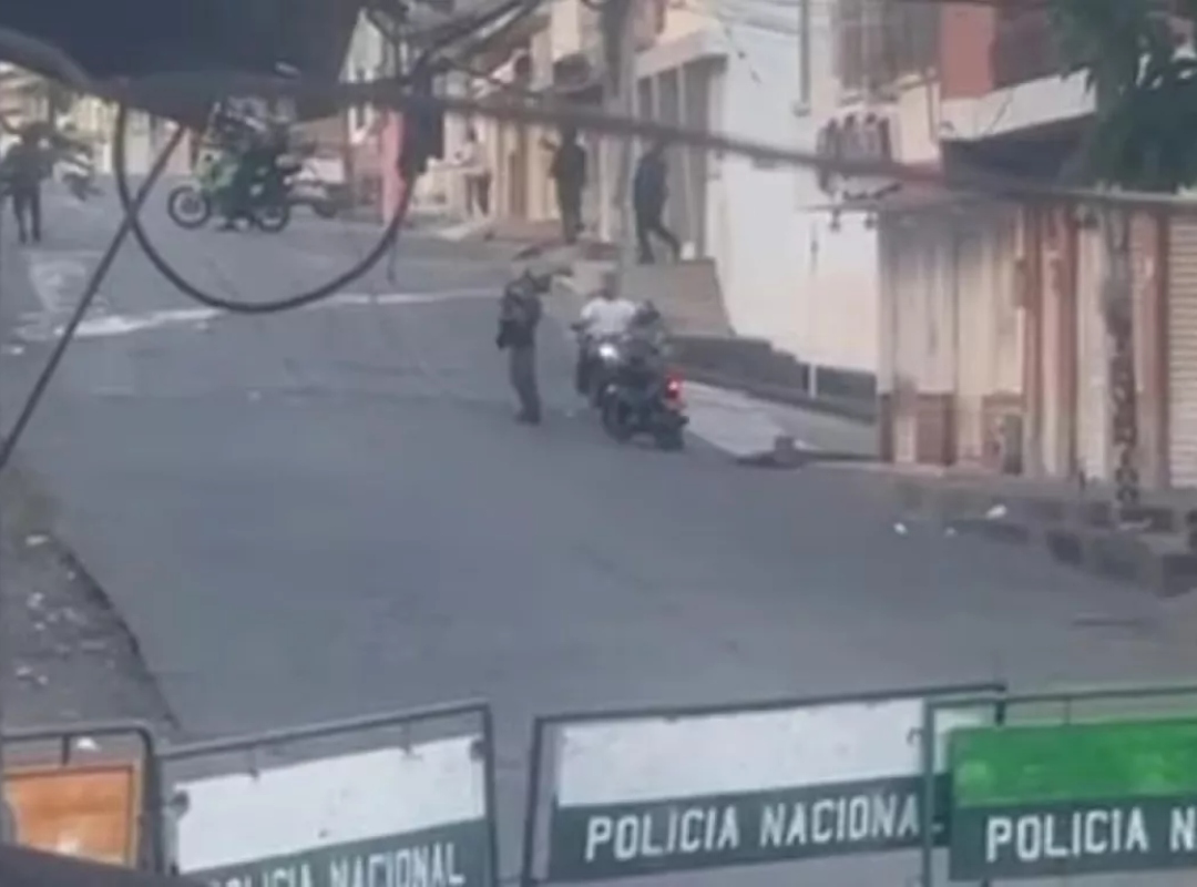 Nuevo ataque en Colombia: al menos tres policías heridos por dron con explosivos